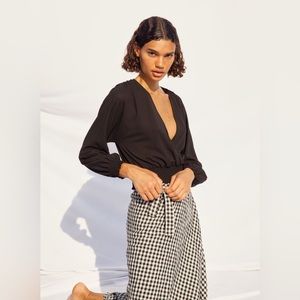 Aritzia Wilfred Black Lightweight Smock Waist Longsleeve Cuffed Reign Blouse